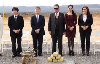 ›› Directivos de Kurota México, así como representantes gubernamentales durante la colocación de la primera piedra de la compañía japonesa en Aguascalientes.